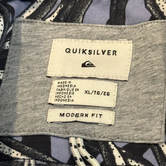 Men’s Quicksilver Tropical/ Hawaiian Button Down Short Sleeve Shirt: XL - Picture 4 of 6